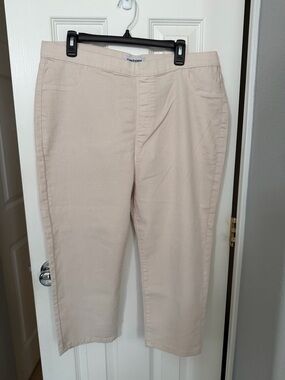 Arizona Jean Company Beige Cropped Pants